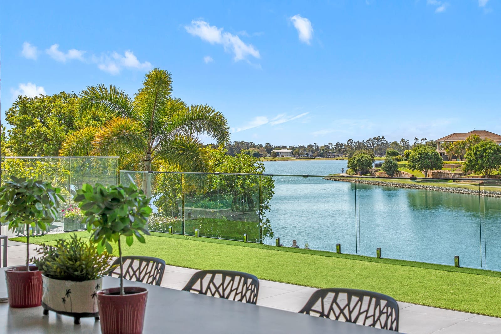 Lakeside Architectural Marvel, Celebrating Large-Scale Liveable Luxury