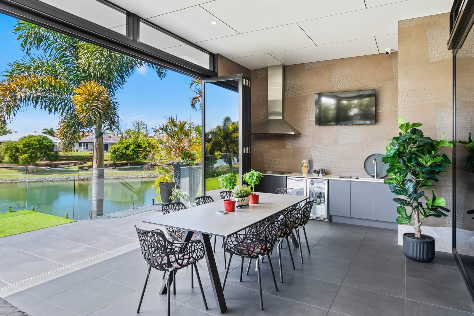 Lakeside Architectural Marvel, Celebrating Large-Scale Liveable Luxury