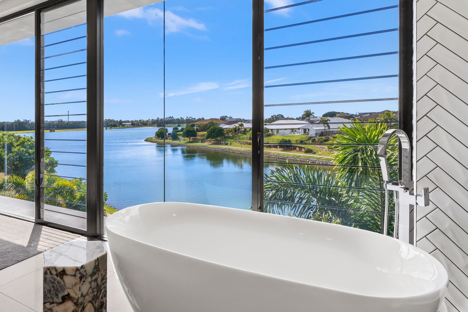 Lakeside Architectural Marvel, Celebrating Large-Scale Liveable Luxury