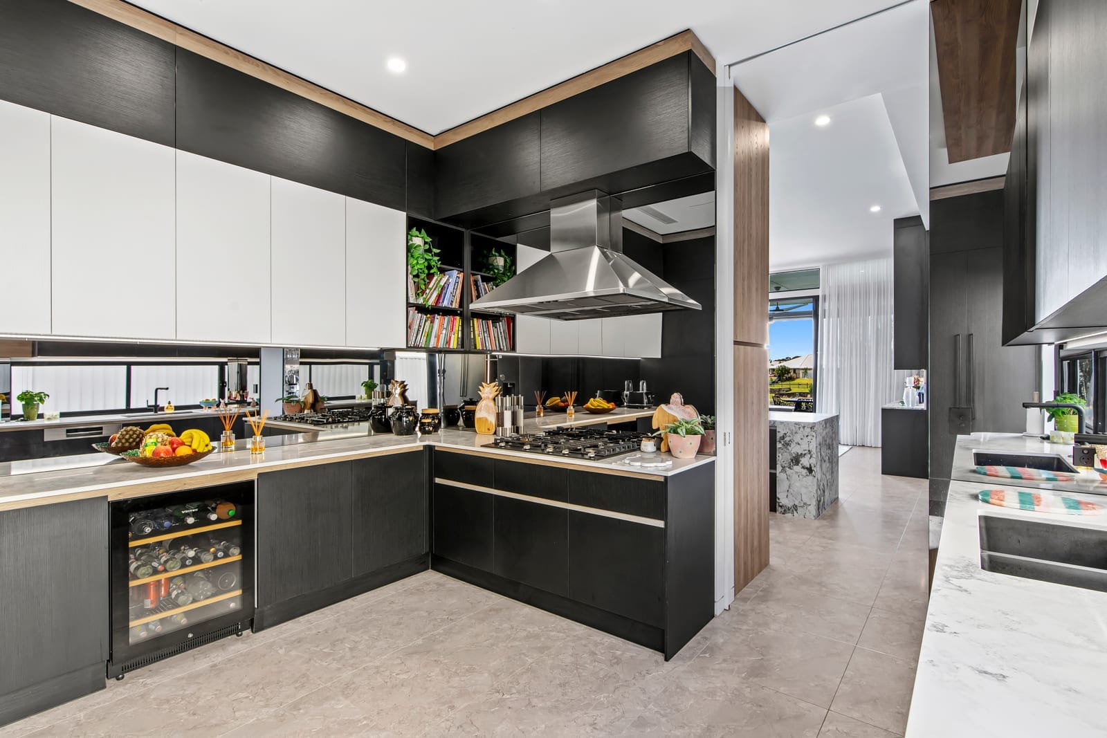 Lakeside Architectural Marvel, Celebrating Large-Scale Liveable Luxury