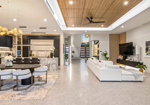 Lakeside Architectural Marvel, Celebrating Large-Scale Liveable Luxury