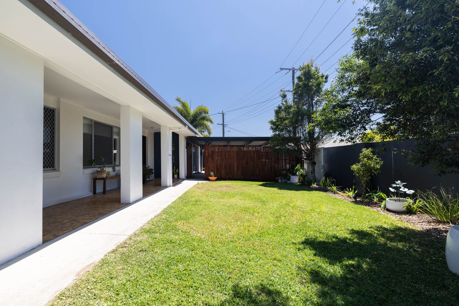 North Facing Entertainer: Dual Access, Dual Living