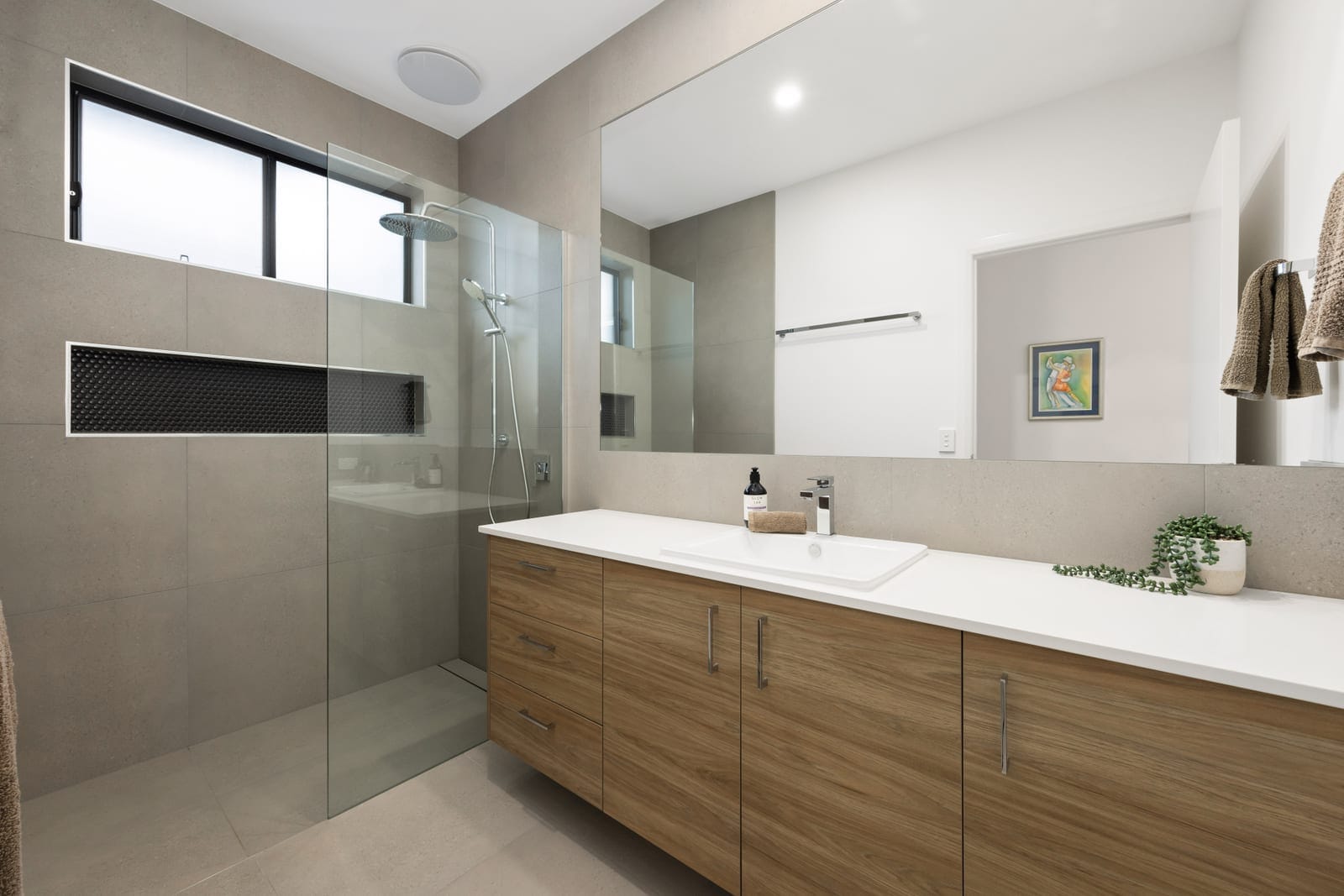 Luxury North-Facing Waterfront Entertainer