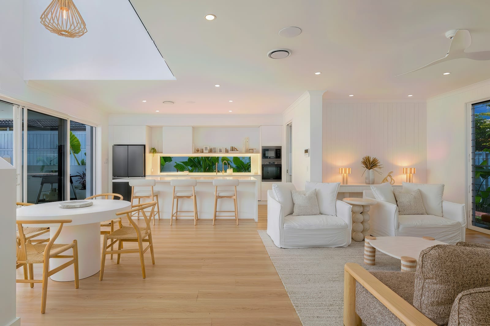 Architectural Beachside Luxury, 600m from Mooloolaba
