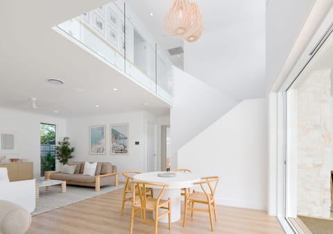 Architectural Beachside Luxury, 600m from Mooloolaba