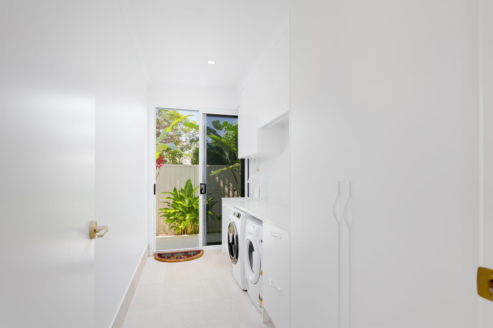 Architectural Beachside Luxury, 600m from Mooloolaba