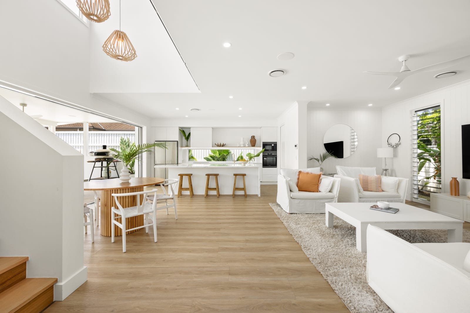 Architectural Beachside Luxury, 600m from Mooloolaba