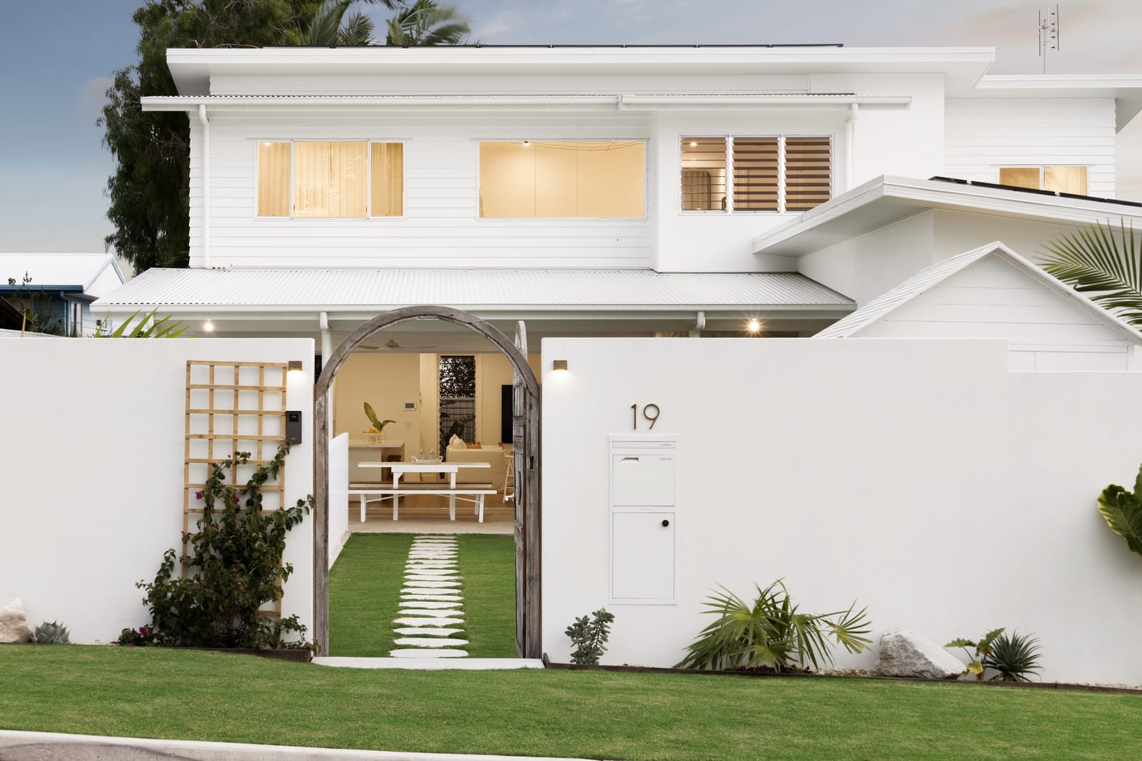 Architectural Beachside Luxury, 600m from Mooloolaba