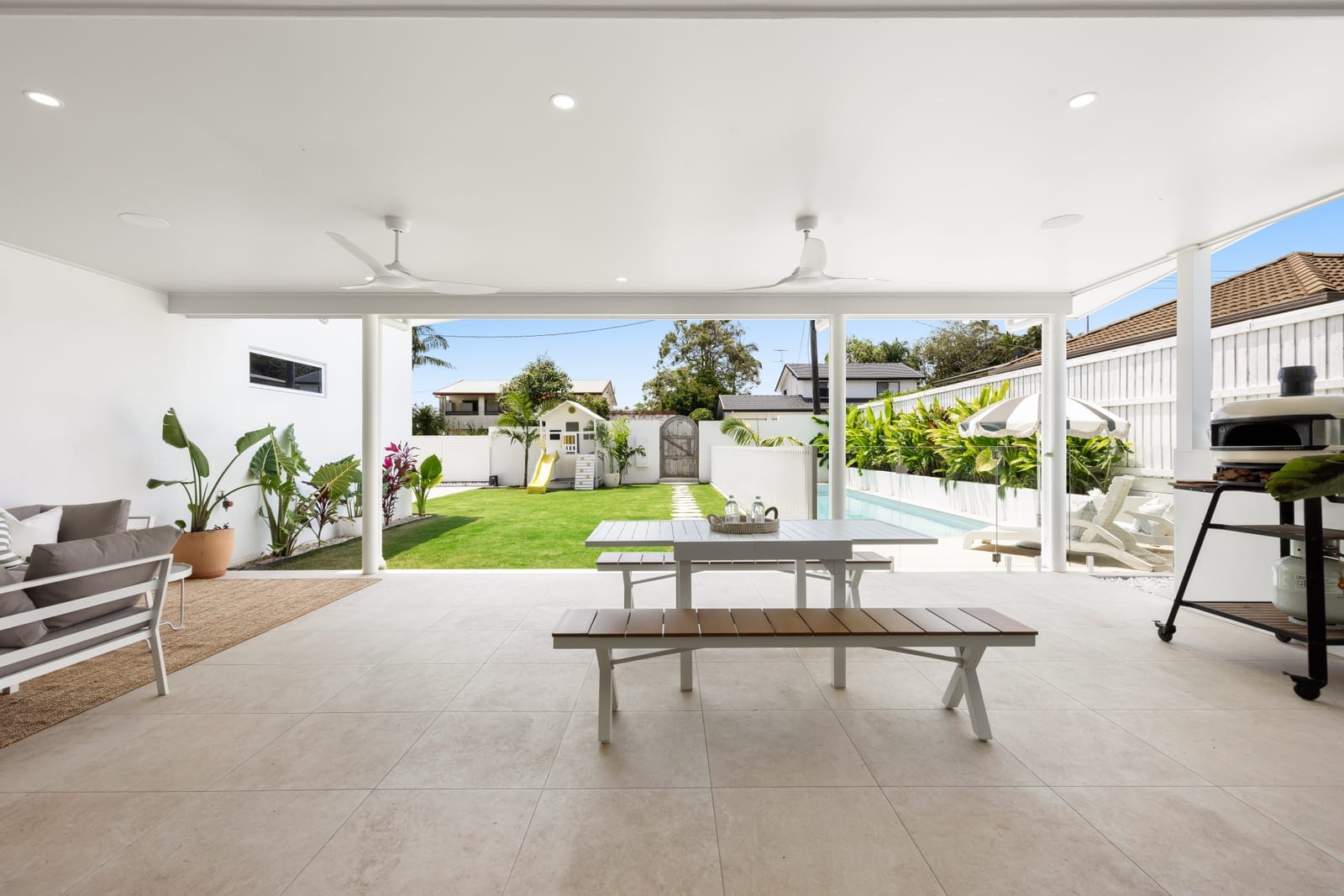 Architectural Beachside Luxury, 600m from Mooloolaba