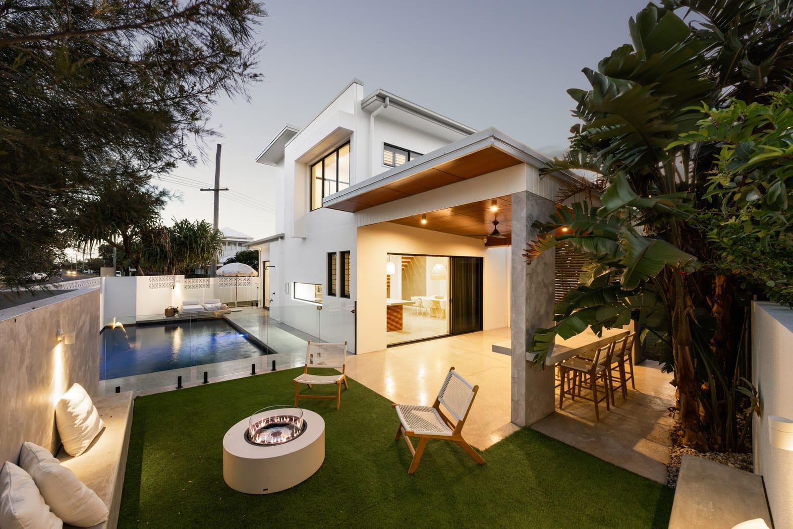 Beachside Perfection: Light, Luxury, Lifestyle, Location
