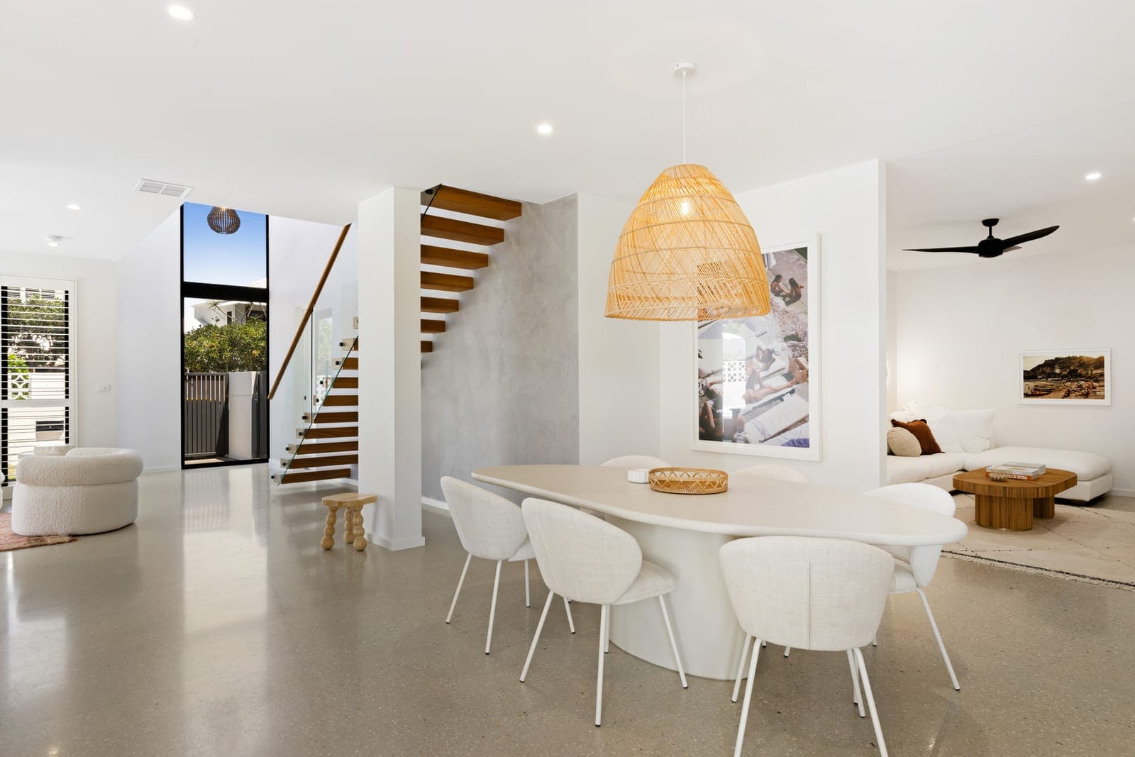 Beachside Perfection: Light, Luxury, Lifestyle, Location