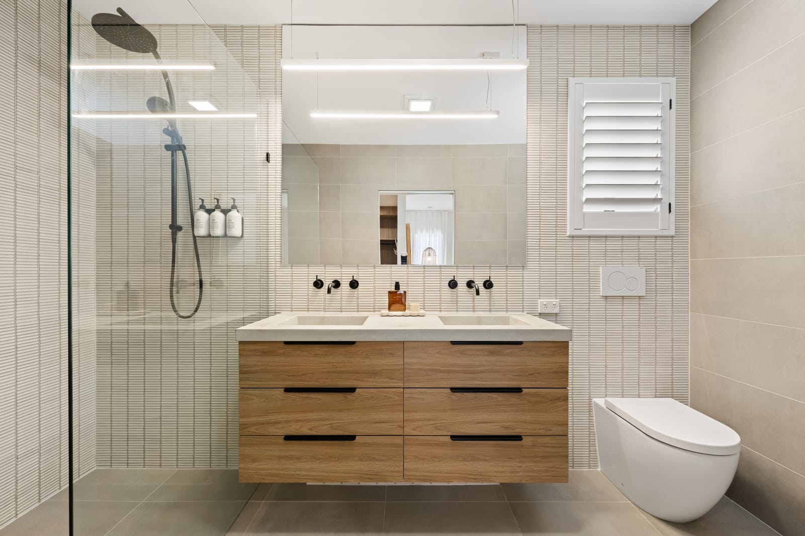 Beachside Perfection: Light, Luxury, Lifestyle, Location