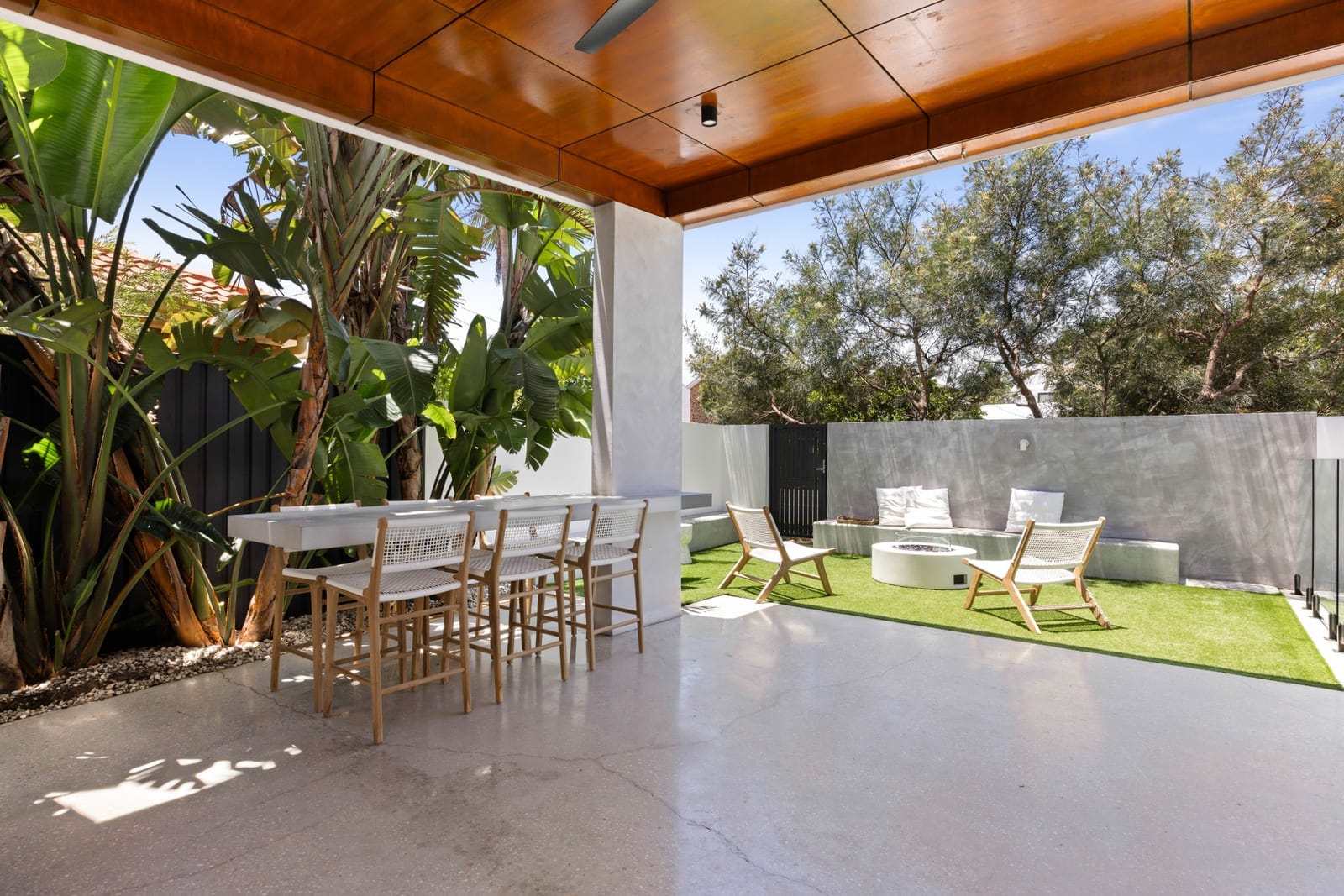 Beachside Perfection: Light, Luxury, Lifestyle, Location