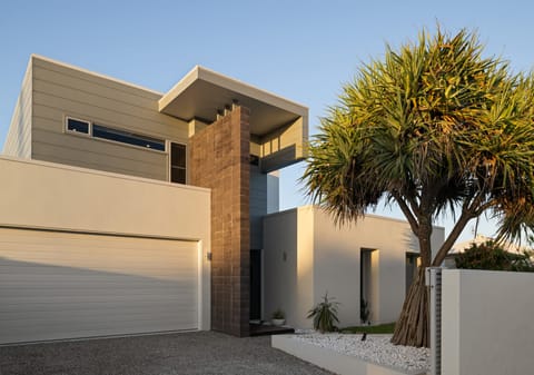 Modern Elegance: Coastal Luxury