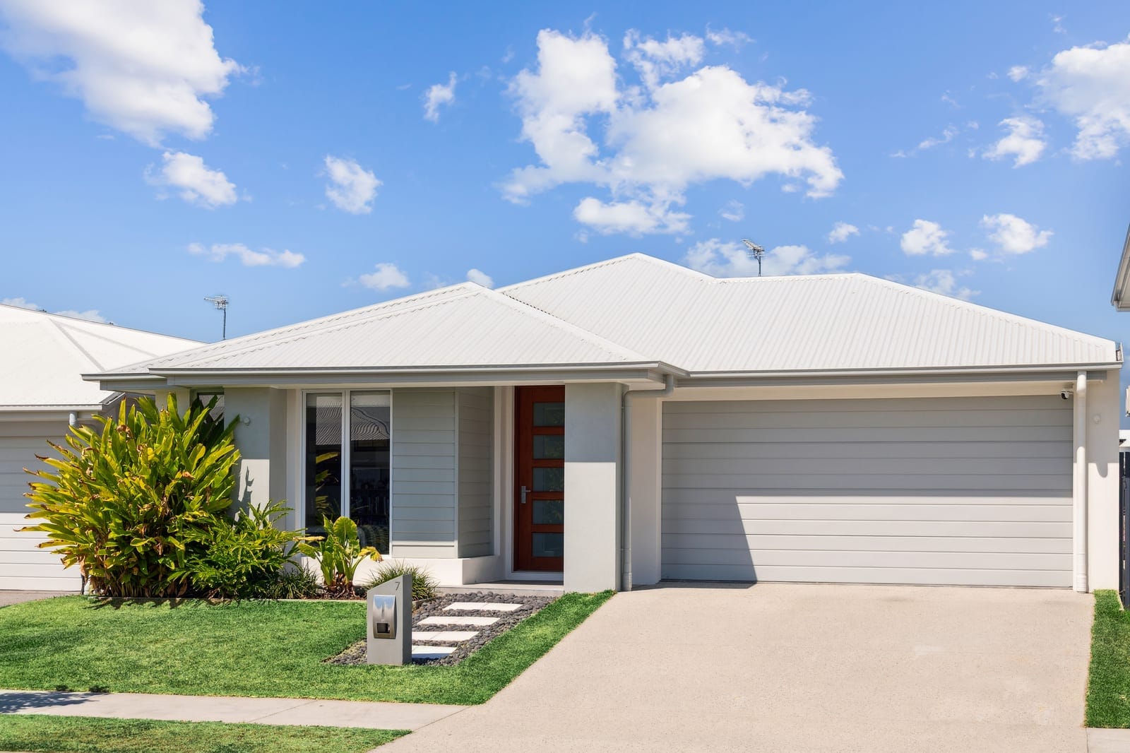 SOLD by Team Cassie Kennedy!