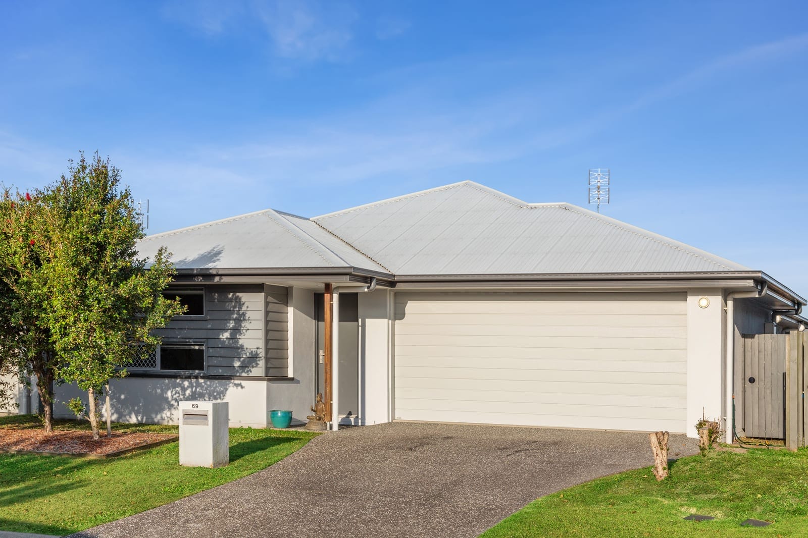 SOLD by Team Cassie Kennedy!