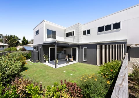 Sophisticated Buderim Retreat Offering Space, Style & Serenity