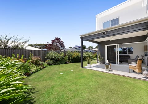 Sophisticated Buderim Retreat Offering Space, Style & Serenity