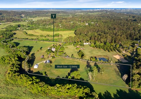 North Facing Acreage Entertainer: Fully Useable 32 Acres