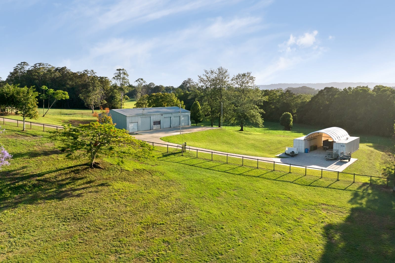 North Facing Acreage Entertainer: Fully Useable 32 Acres