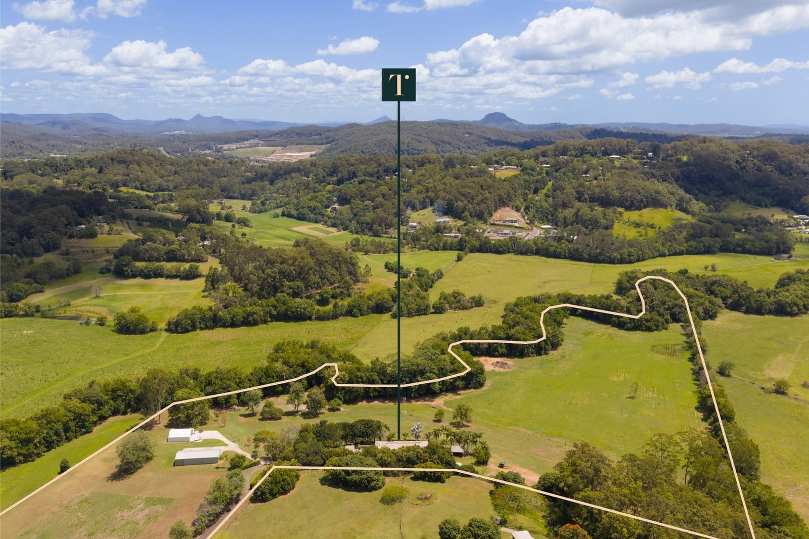 North Facing Acreage Entertainer: Fully Useable 32 Acres