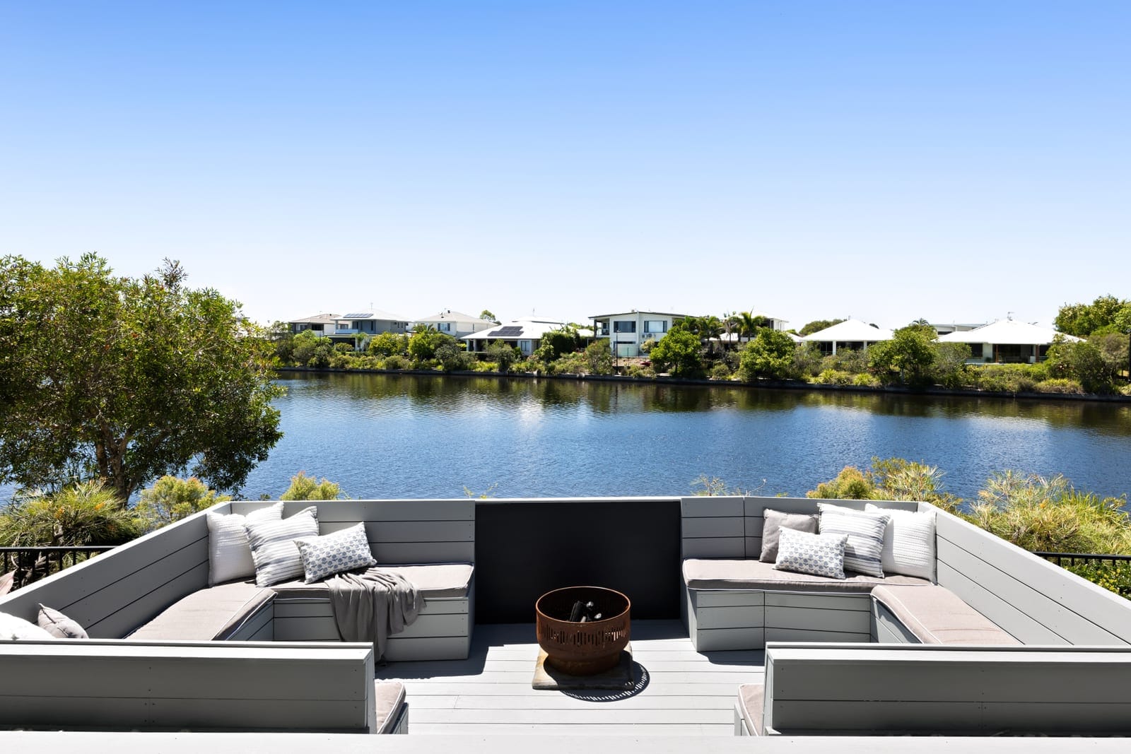 Bespoke Waterfront Luxury: 22-Metre-Wide Water Frontage