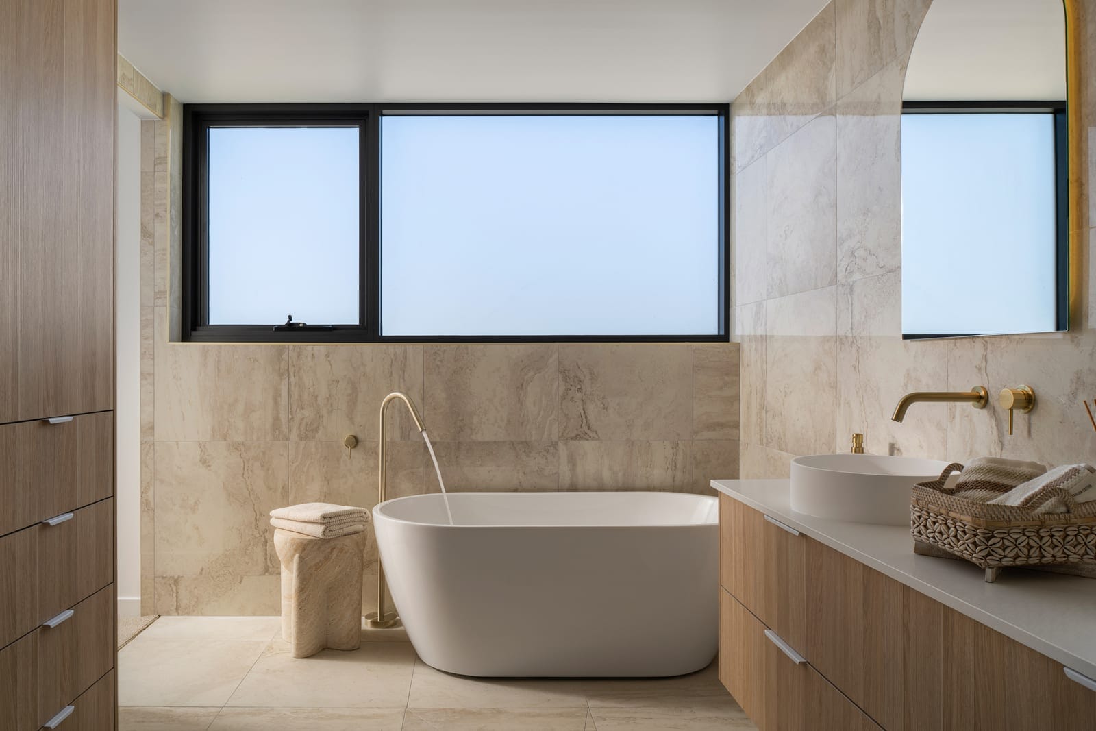 Brand New Luxury Build: Top Floor, Stunning Views