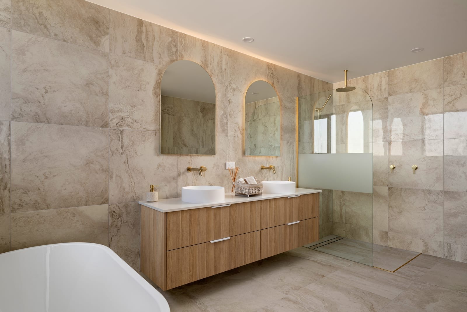 Brand New Luxury Build: Top Floor, EastStunning Views