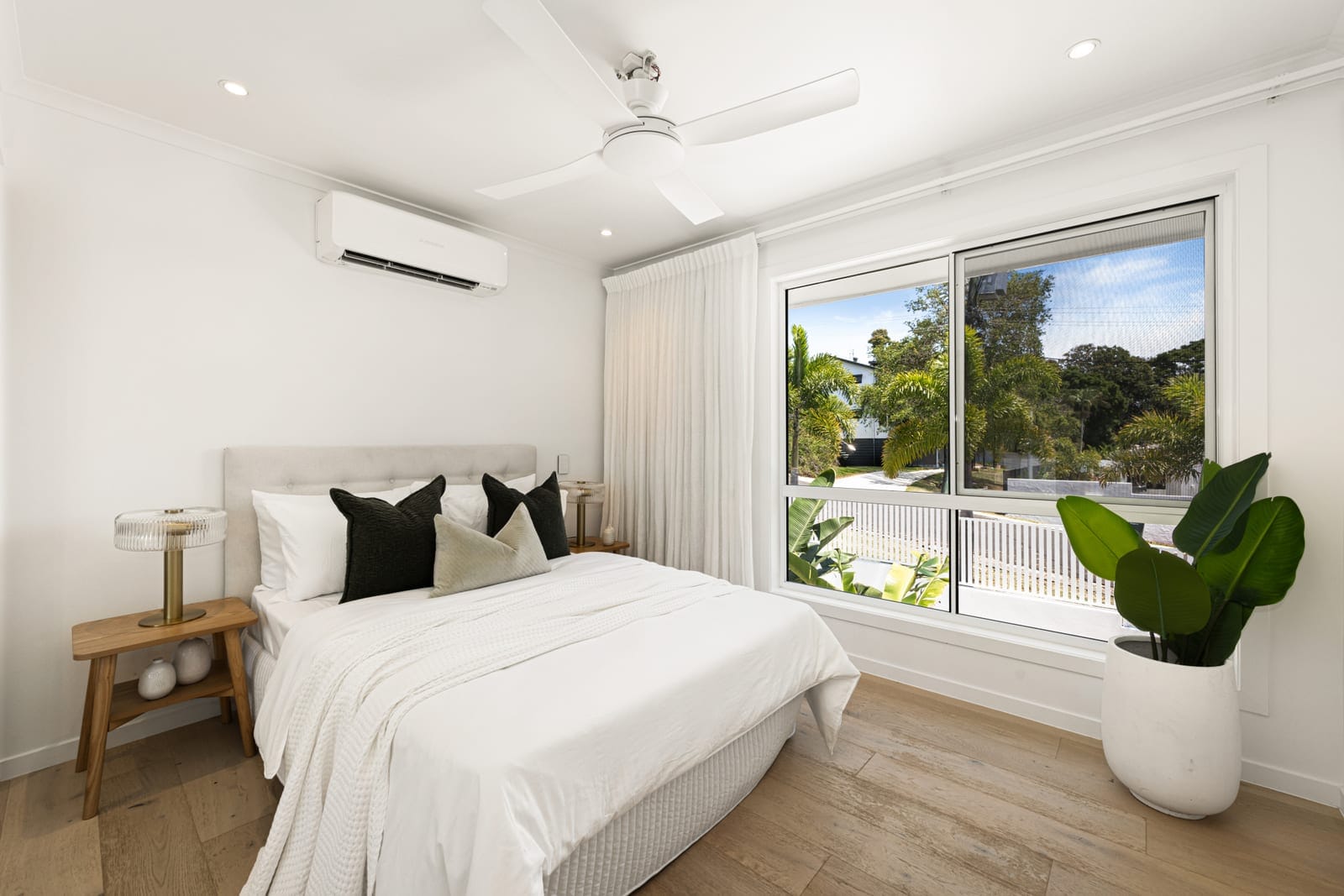 Coastal Mountain Top Family Entertainer