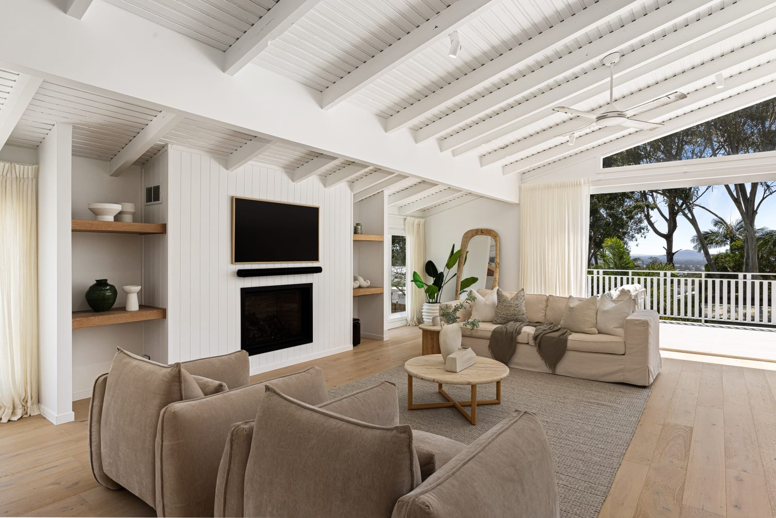 Coastal Mountain Top Family Entertainer