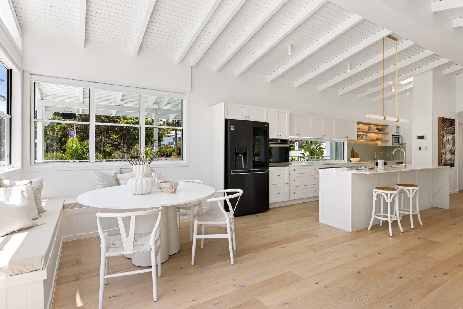 Coastal Mountain Top Family Entertainer