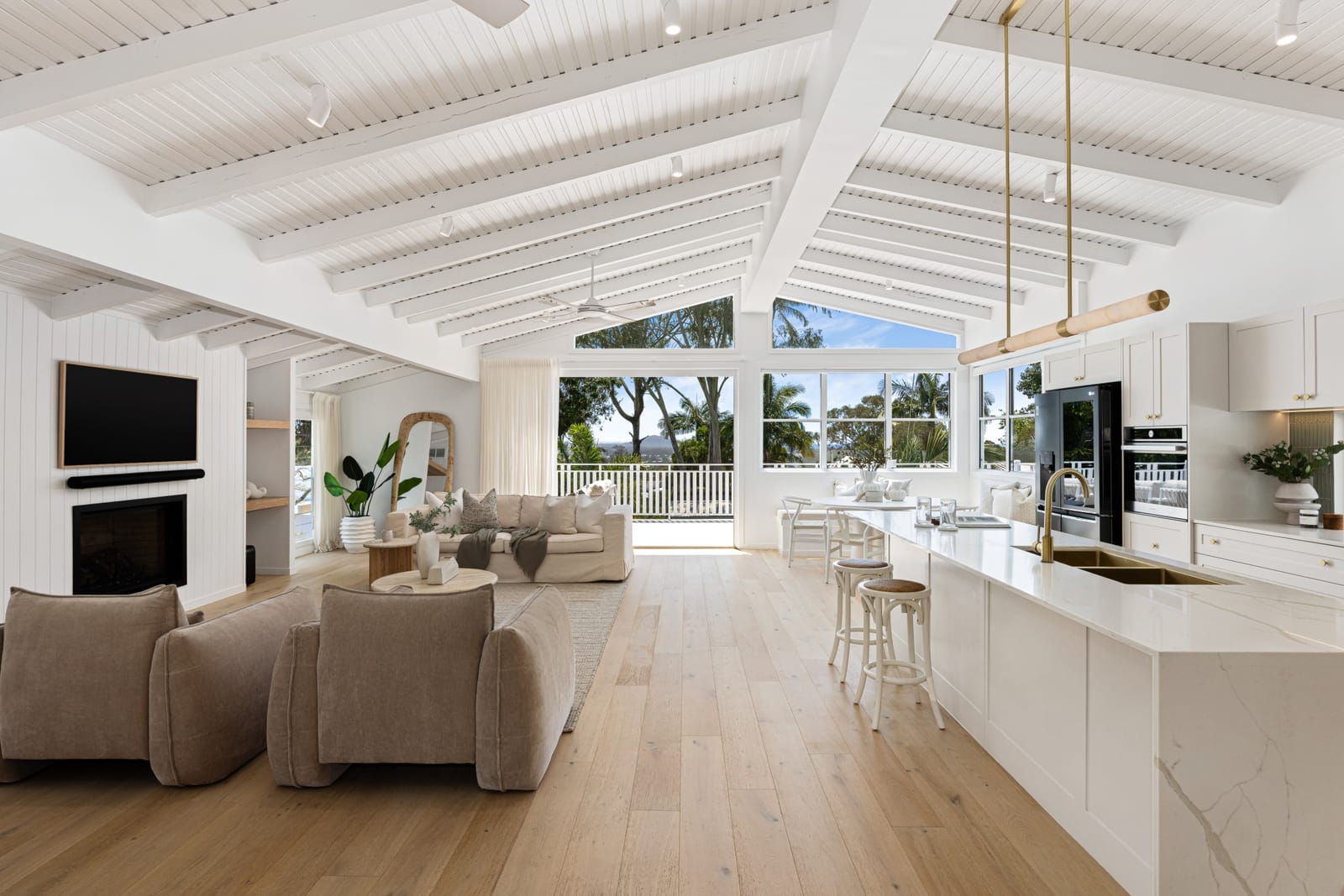 Coastal Mountain Top Family Entertainer