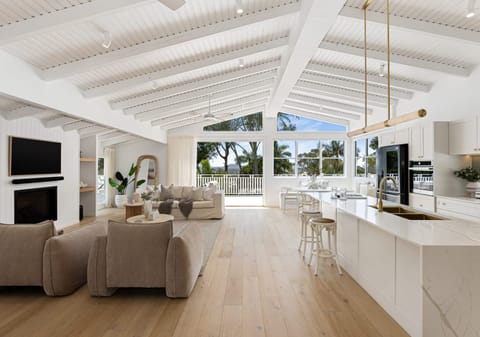 Coastal Mountain Top Family Entertainer
