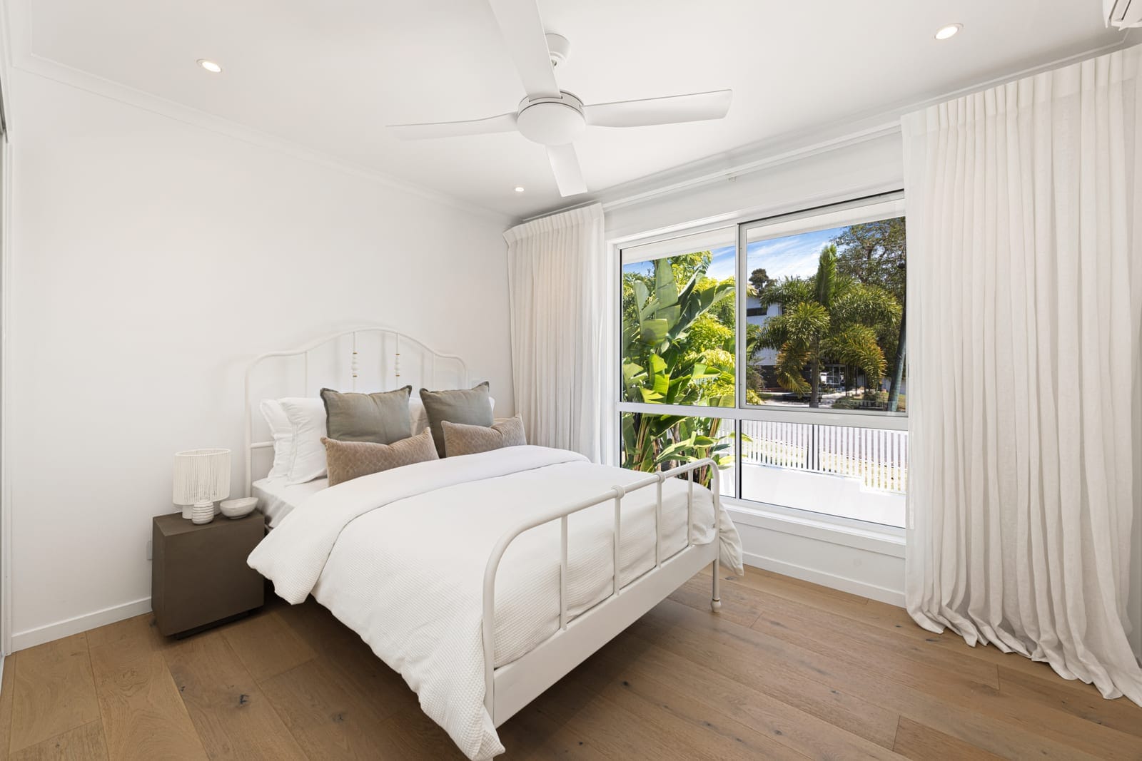 Coastal Mountain Top Family Entertainer