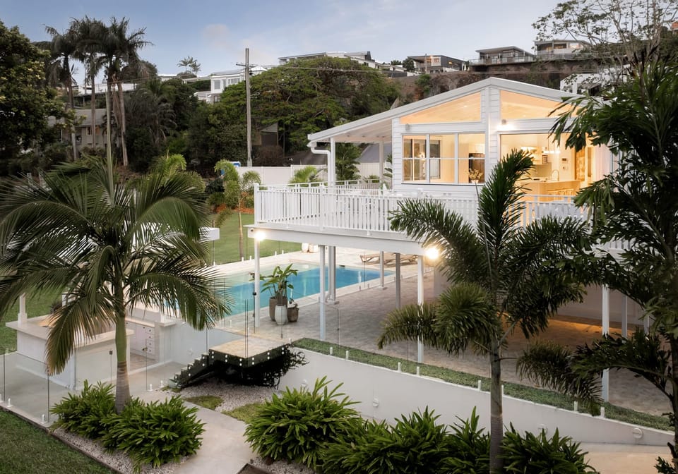 Coastal Mountain Top Family Entertainer