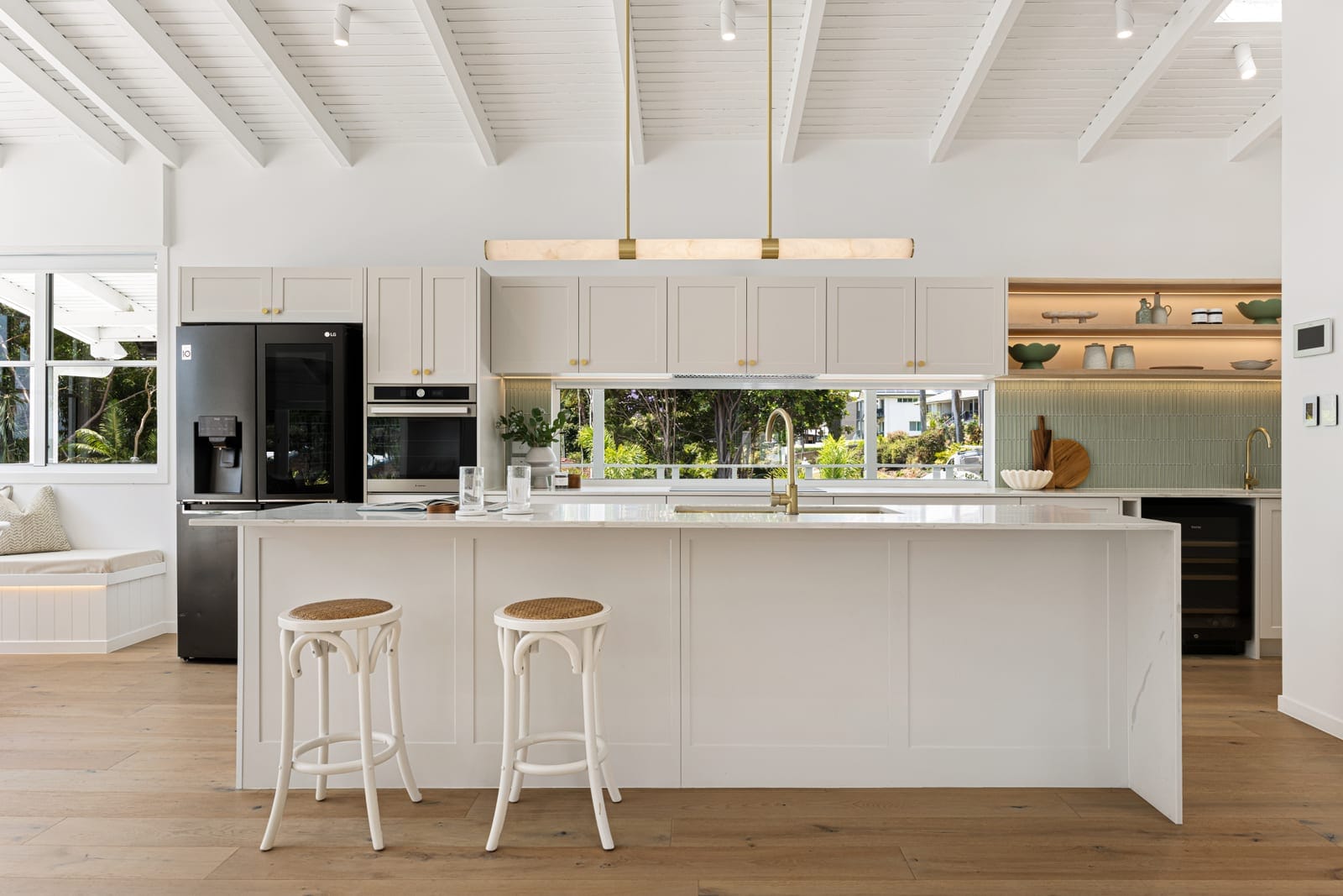 Coastal Mountain Top Family Entertainer