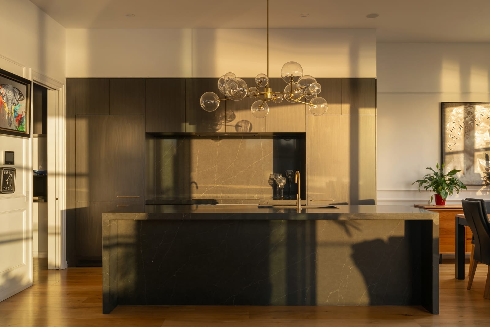 Prestige Picnic Point Penthouse: Breathtaking Views, Stunning Sunrises