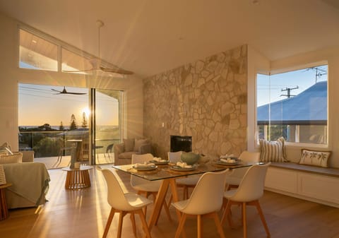 Brand-new Luxury Home, Ocean views, Lifestyle and Location