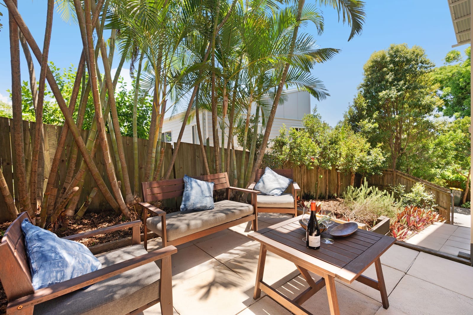 Rare Beachside Apartment – 350m from the Sand