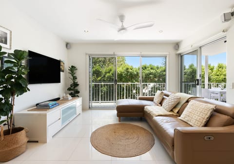Rare Beachside Apartment – 350m from the Sand