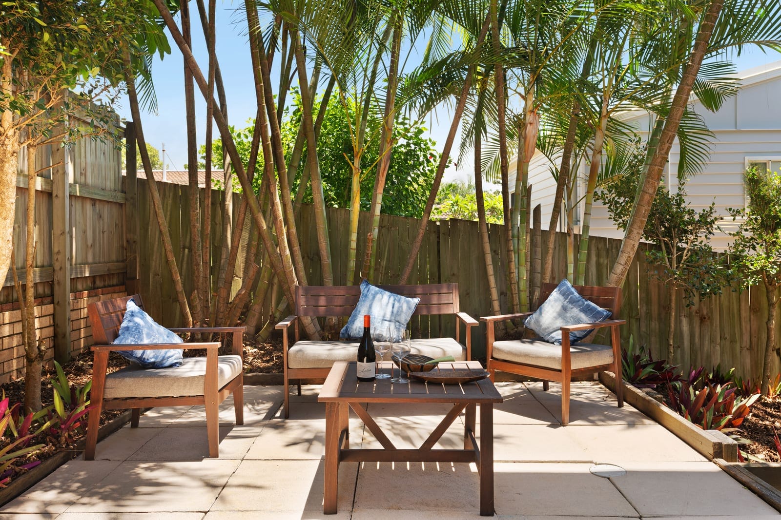 Rare Beachside Apartment – 350m from the Sand