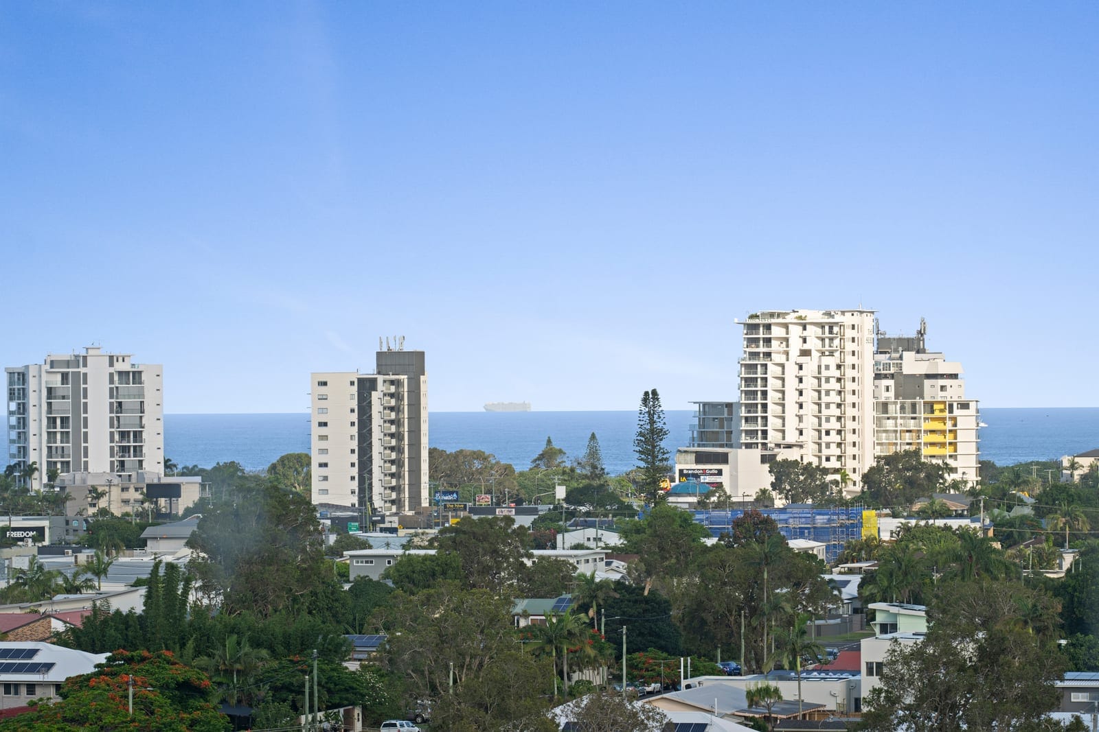Coastal Cosmopolitan at its Finest! Shopping, Dining, Sunsets, Beach: REPEAT!
