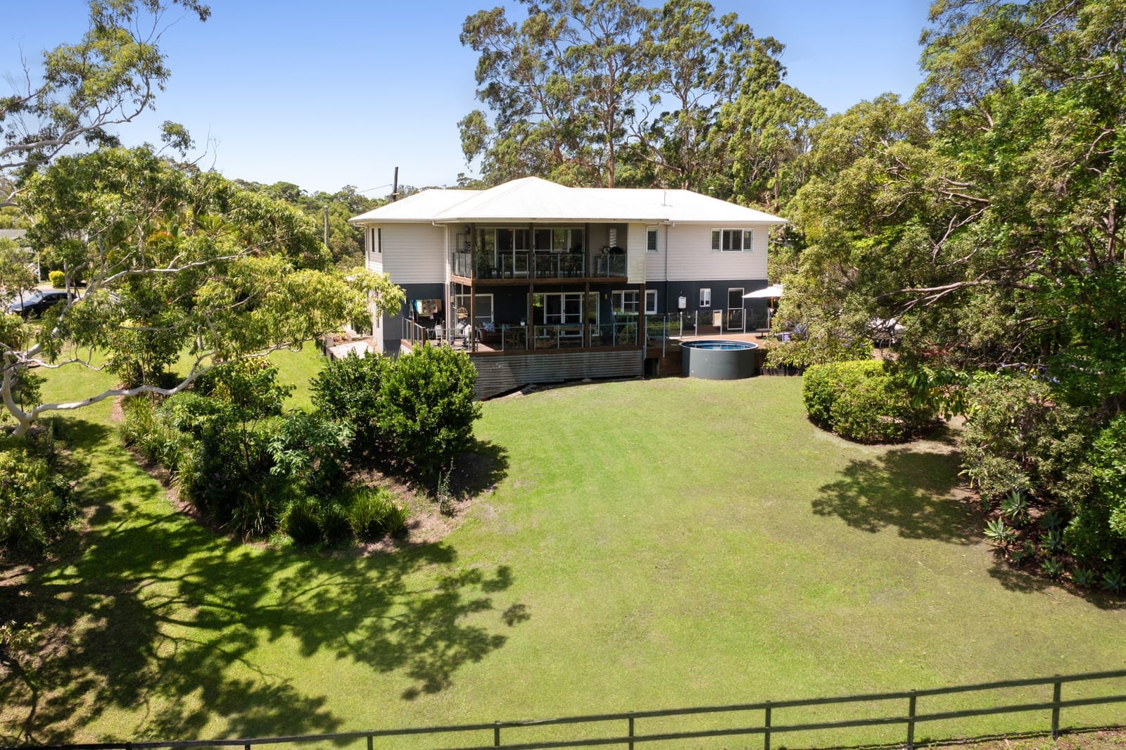 Low Maintenance Acreage Delight!