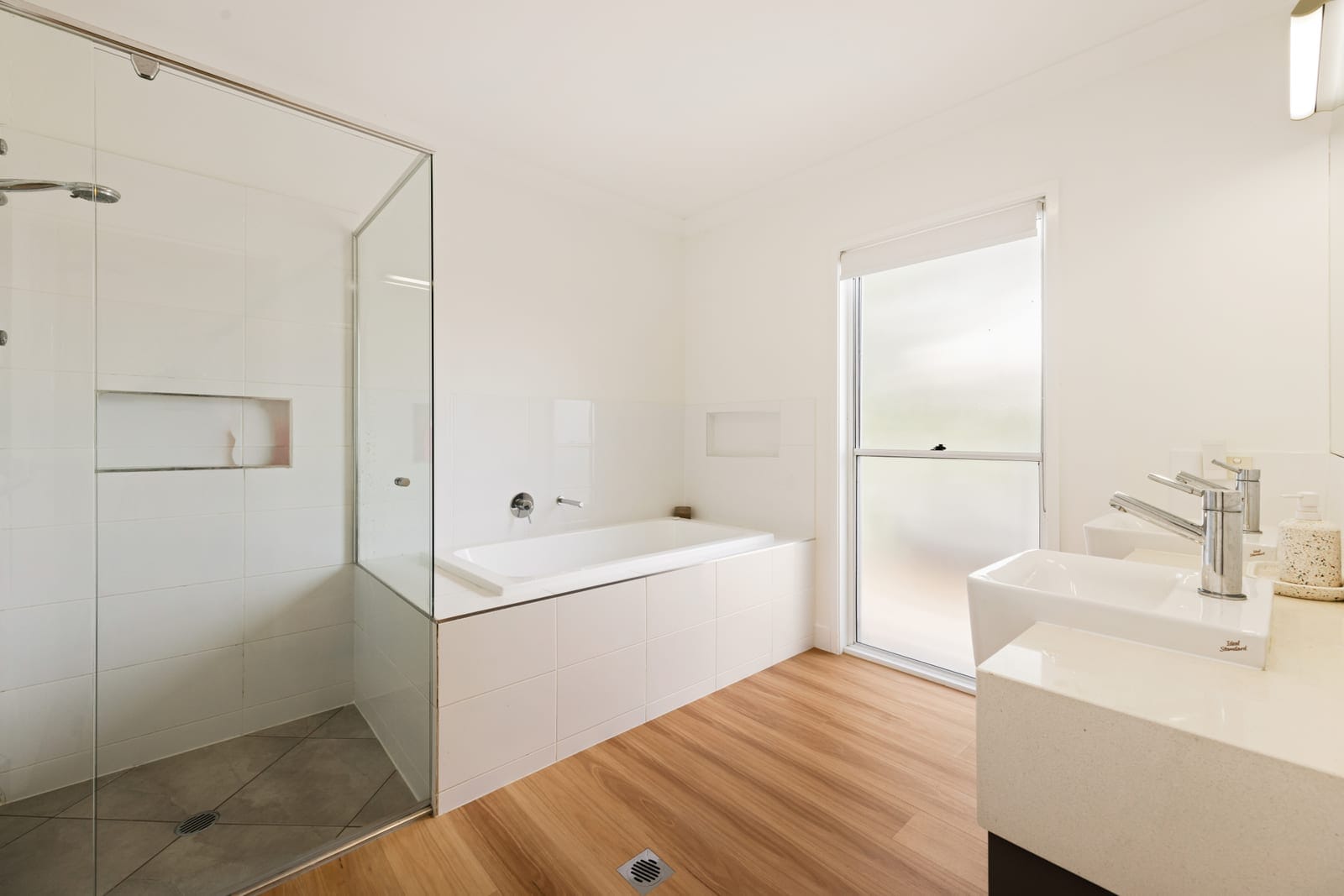 Low Maintenance Acreage Delight!