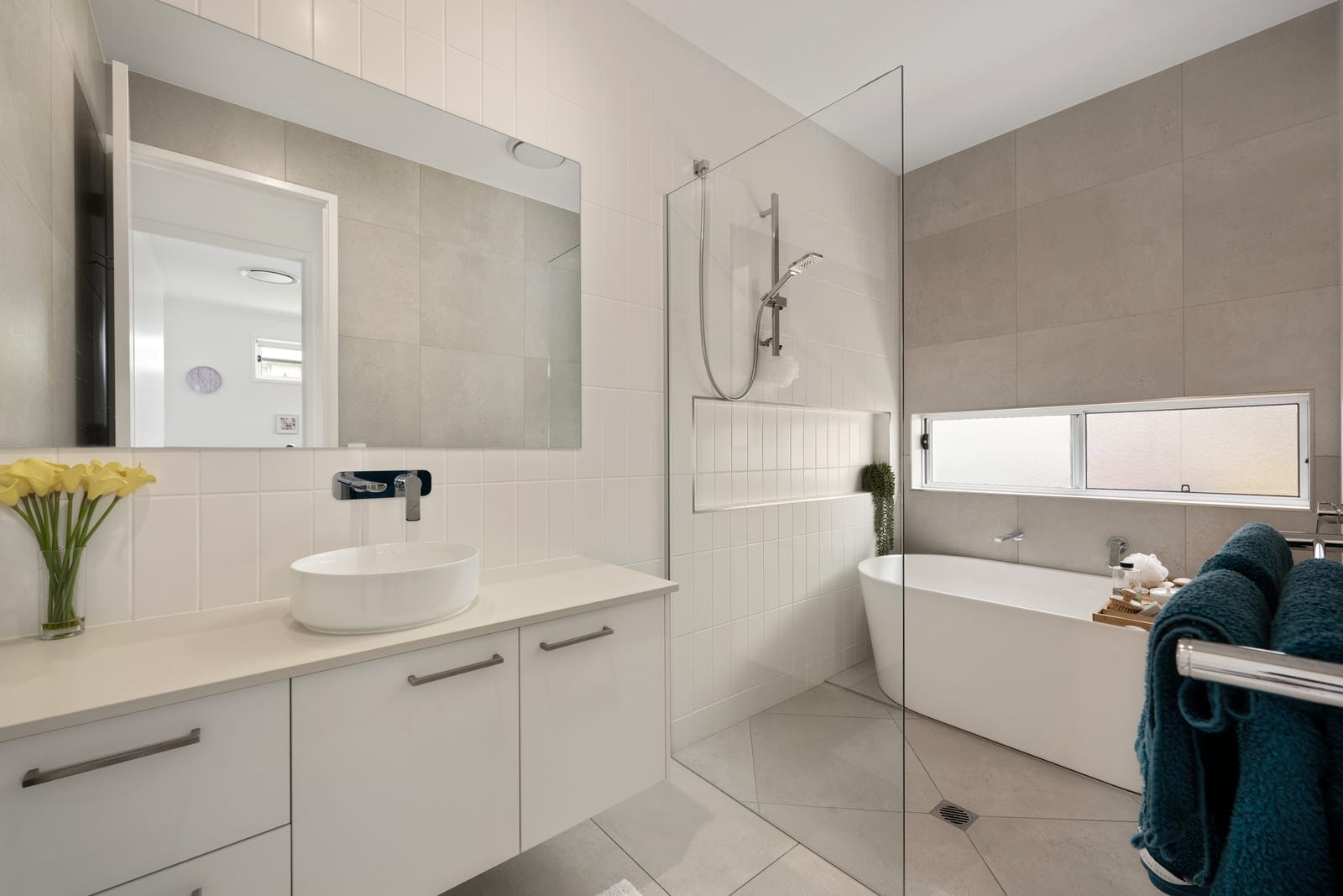 Happy Days Ahead: North Facing Entertainer + Heated Pool + Solar!