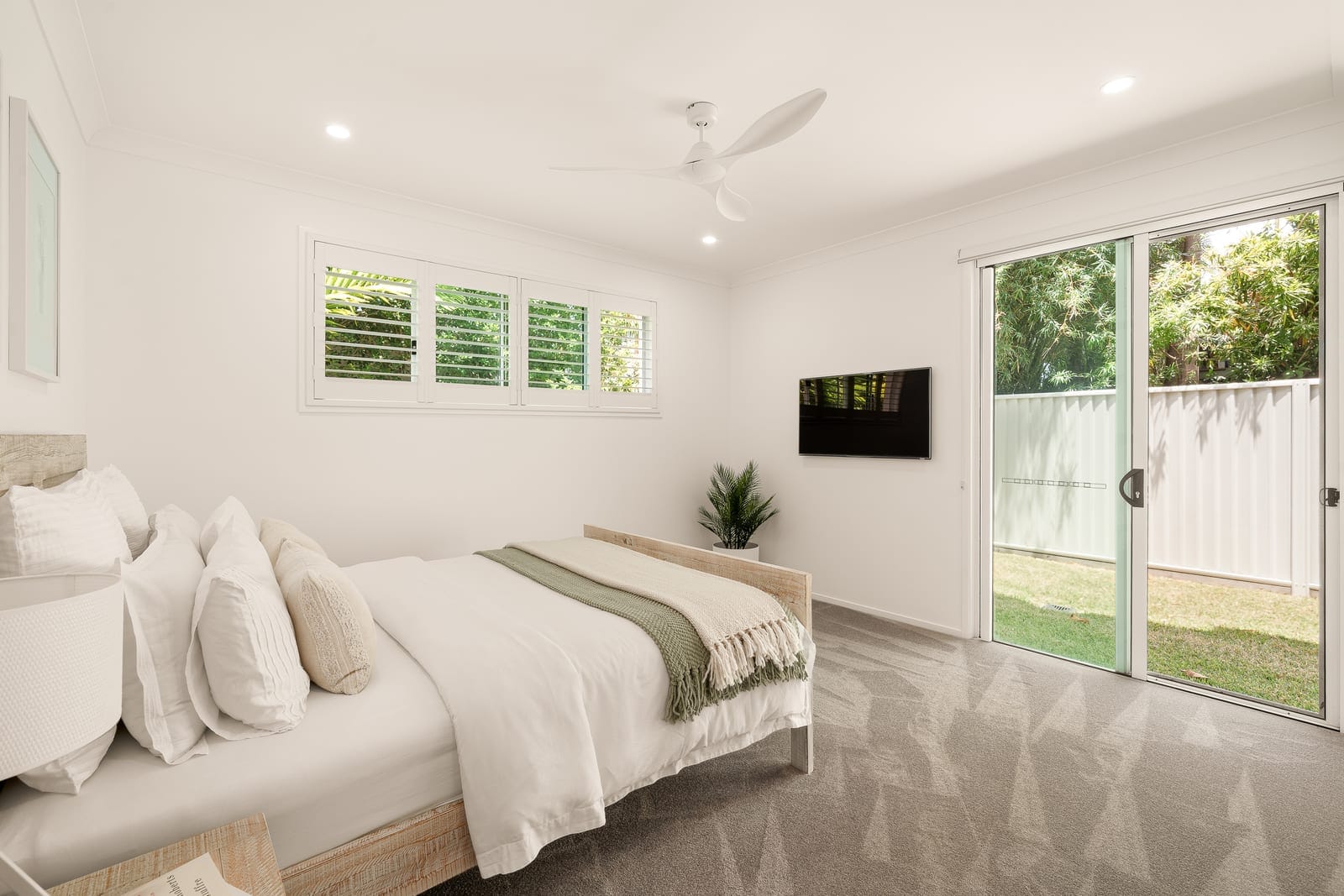 Design Perfection, Luxury Coastal Living with the Lot!