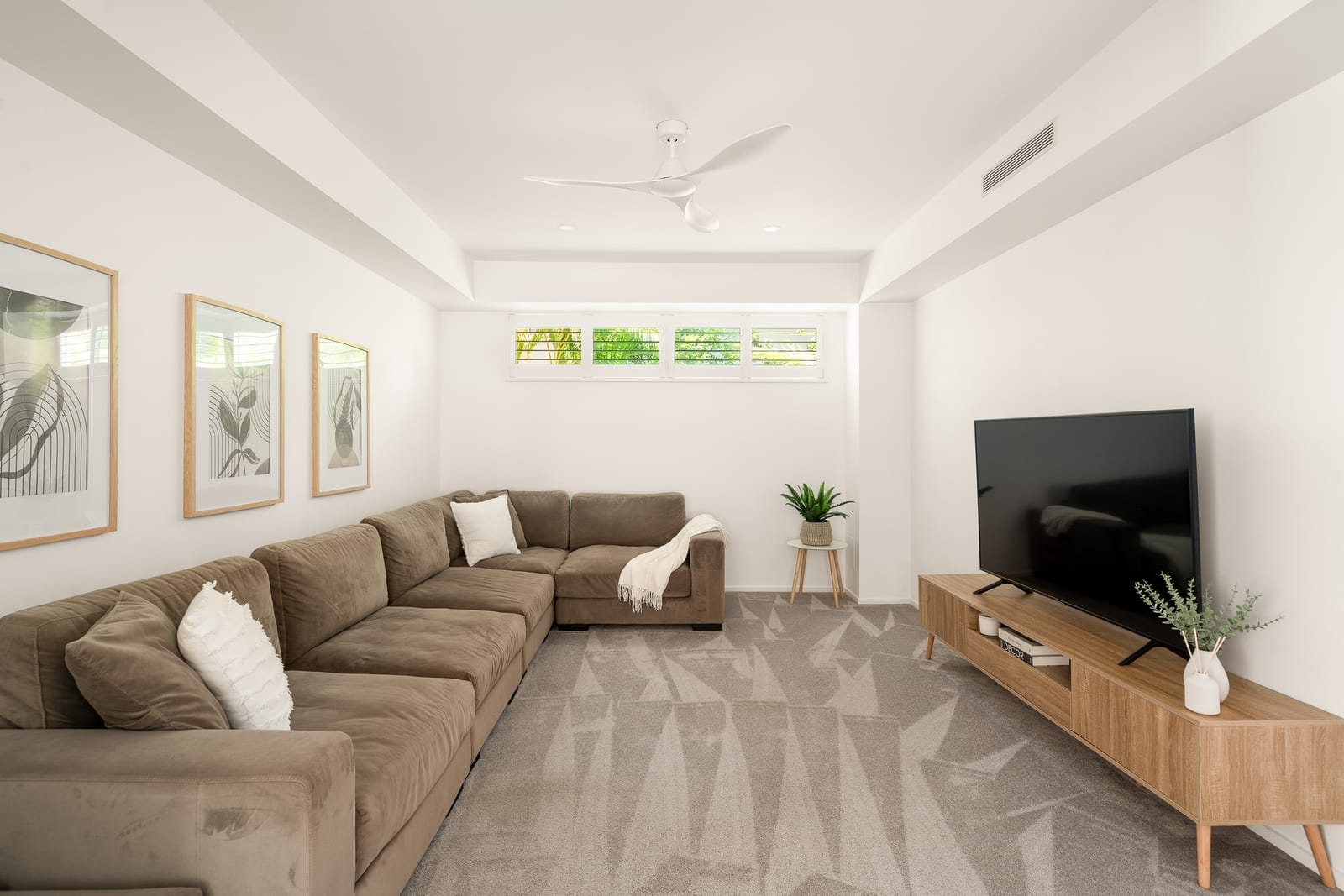 Design Perfection, Luxury Coastal Living with the Lot!