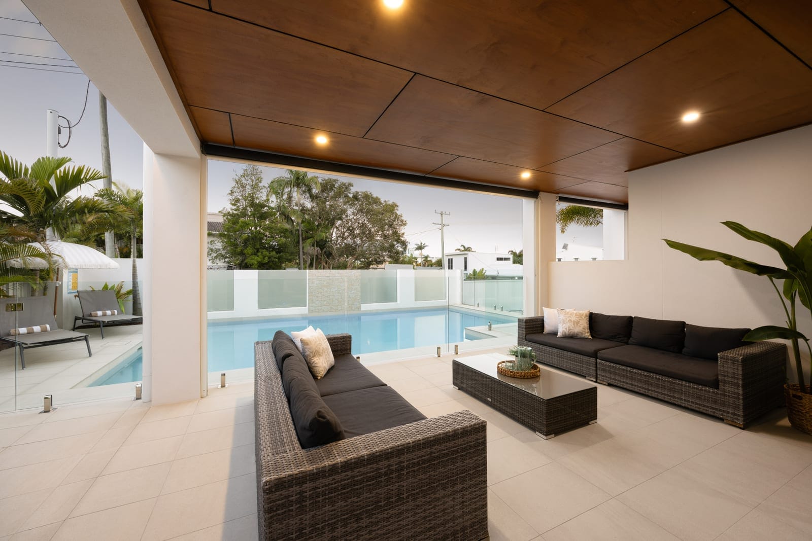 Design Perfection, Luxury Coastal Living with the Lot!