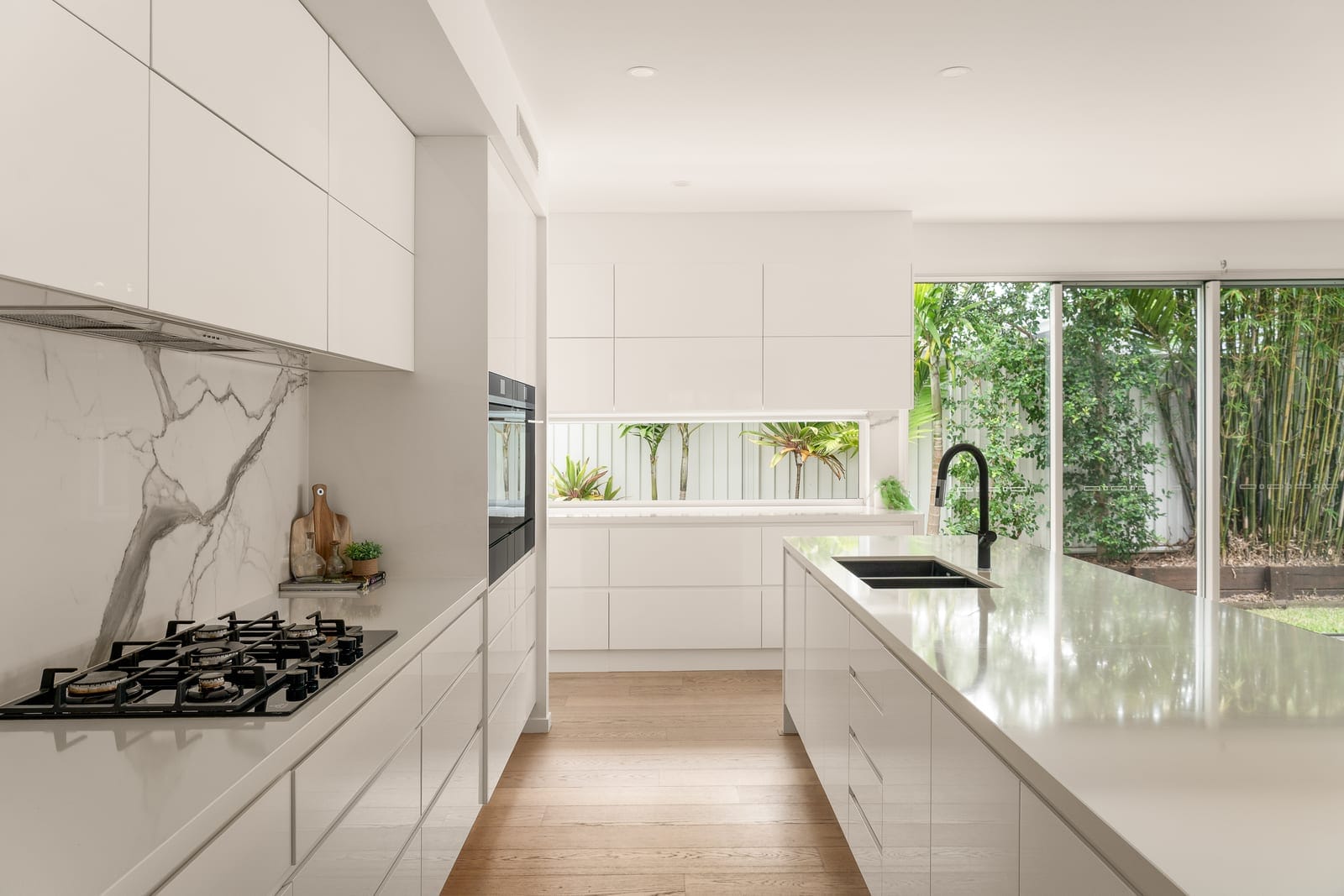 Design Perfection, Luxury Coastal Living with the Lot!
