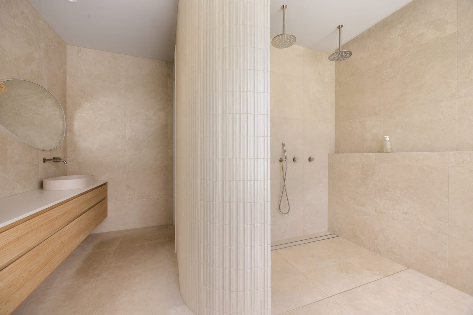 Stunning Commercial-Grade Build: Luxury Designer Living